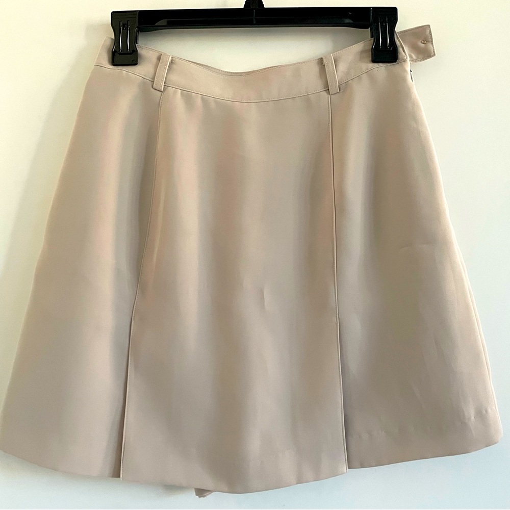 Sz 2 Performance Sport Skort Skirt/Shorts Astra Classic Women’s Beige Microfiber
